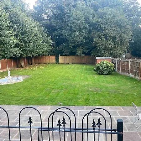Holiday home 3 Bedroom Bungalow Set In Private Woodlands. *