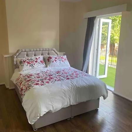 Holiday home 3 Bedroom Bungalow Set In Private Woodlands.