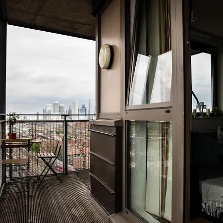 - Shadwell - Wrap Around Balcony W Scenic View Apartment