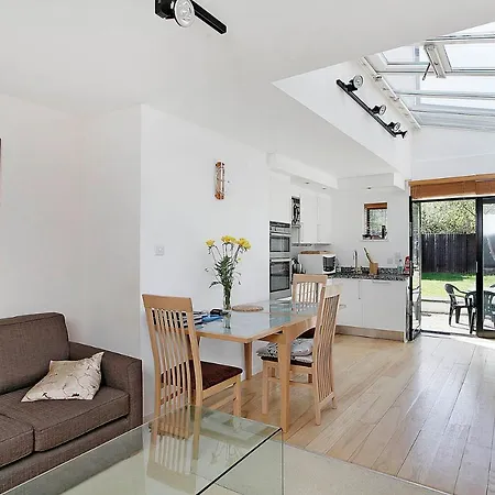 Apartment Garden Flat, Wimbledon & Parking, Close To Tennis