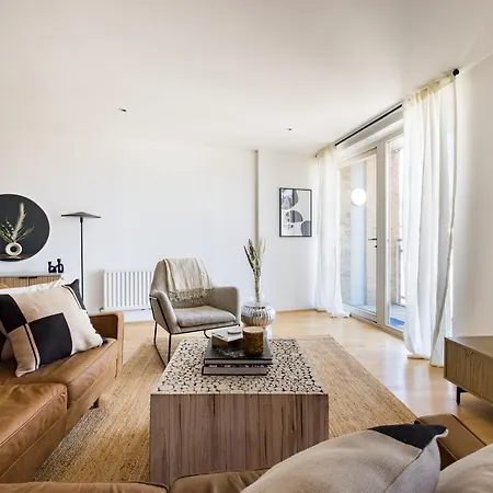 The Nine Elms Lane Arms - Stunning & Bright 2bdr Flat *