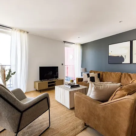 The Nine Elms Lane Arms - Stunning & Bright 2bdr Flat * London