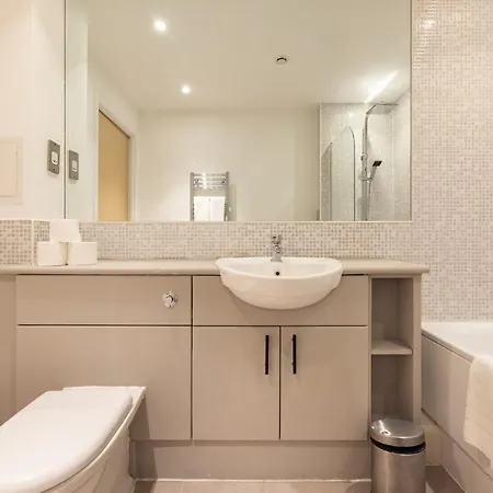 The Nine Elms Lane Arms - Stunning & Bright 2bdr Flat *