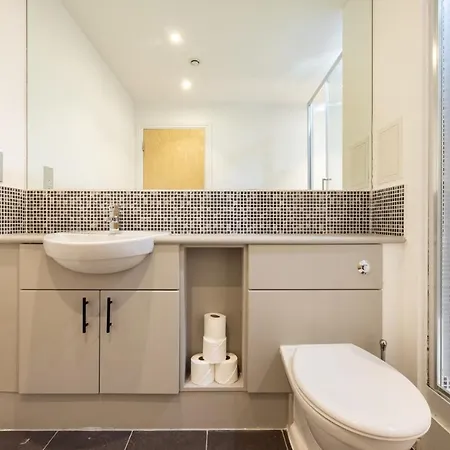 The Nine Elms Lane Arms - Stunning & Bright 2bdr Flat * London