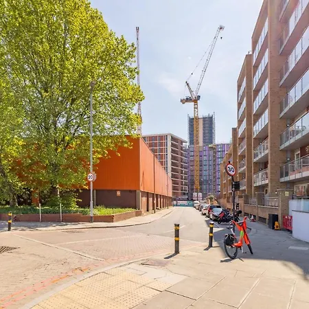The Nine Elms Lane Arms - Stunning & Bright 2bdr Flat