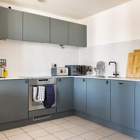 The Nine Elms Lane Arms - Stunning & Bright 2bdr Flat *