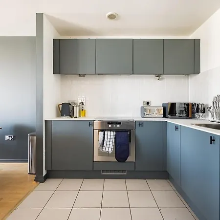 The Nine Elms Lane Arms - Stunning & Bright 2bdr Flat *