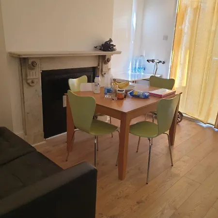 Burney Tomar House Проживание в семье Кройдон