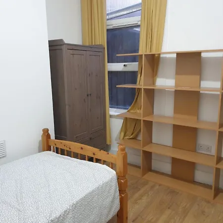 Burney Tomar House Кройдон