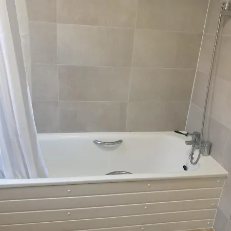 Burney Tomar House Проживание в семье *