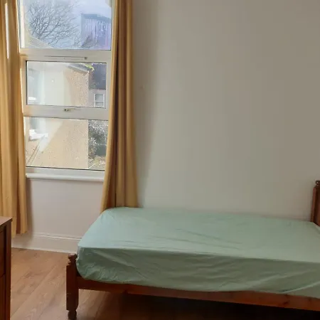 Burney Tomar House * Кройдон