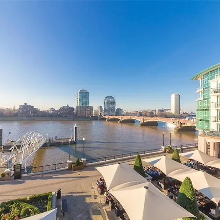 Apartment Panoramic Riverside Facing - 2 Bed - 2 Bath - 2 Balconies - In Nine Elms *