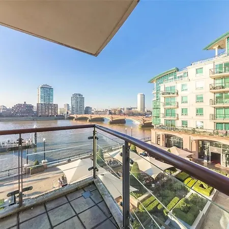 Panoramic Riverside Facing - 2 Bed - 2 Bath - 2 Balconies - In Nine Elms Apartment London