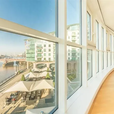 Panoramic Riverside Facing - 2 Bed - 2 Bath - 2 Balconies - In Nine Elms