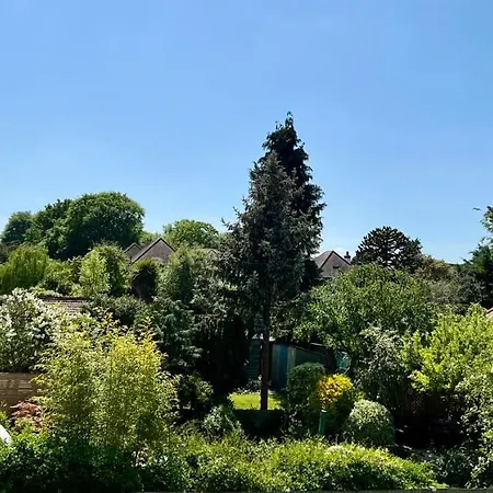 Guest house Beddington Park East *