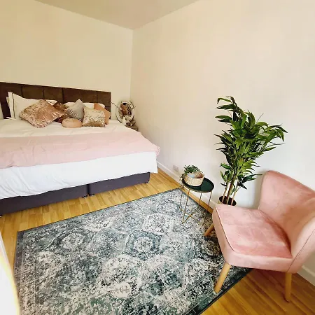 Holiday home Hale London