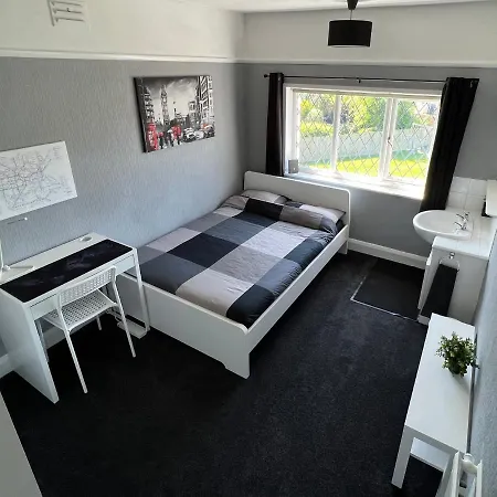Beddington Park East Guest house *