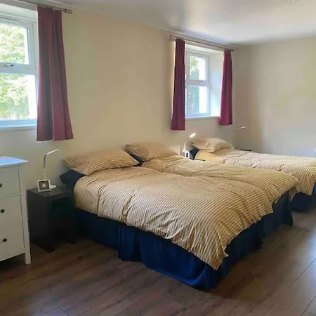 Holiday home 3 Bedroom Bungalow Set In Private Woodlands. *