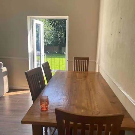 3 Bedroom Bungalow Set In Private Woodlands. *