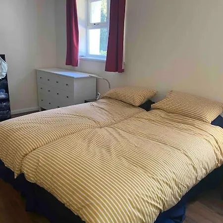 3 Bedroom Bungalow Set In Private Woodlands. Upminster