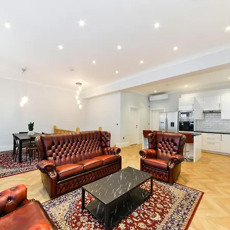 Stunning Hyde Park Apartment *
