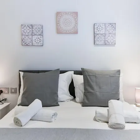 Stunning Hyde Park Apartment