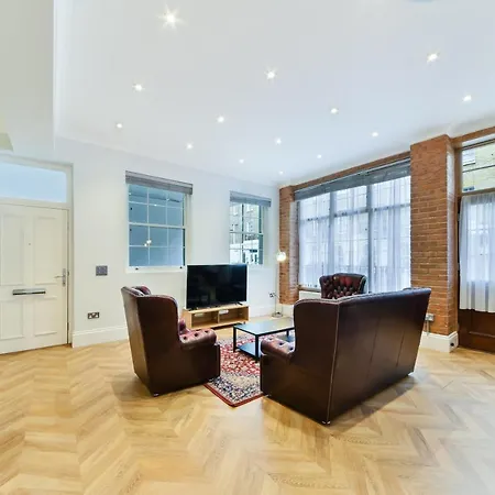 Stunning Hyde Park Apartment *
