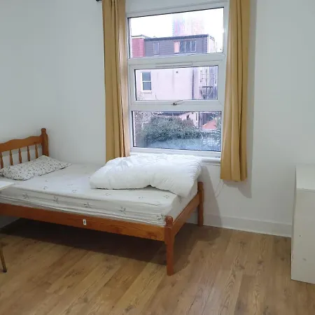 Homestay Burney Tomar House Croydon