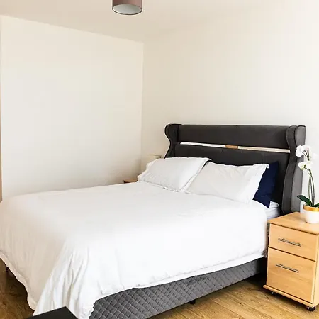- Shadwell - Wrap Around Balcony W Scenic View London