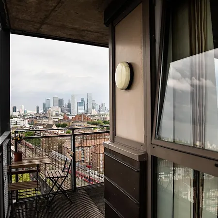 Apartment - Shadwell - Wrap Around Balcony W Scenic View *