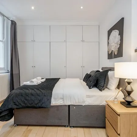 Nevern Square Earl's Court 2 Bed *
