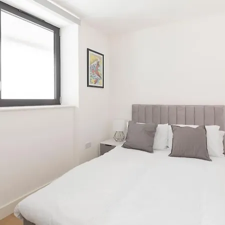 1097 Luxury 2 Bedroom Apartment *