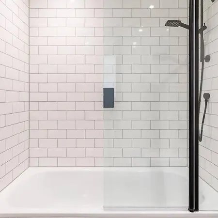1097 Luxury 2 Bedroom Apartment