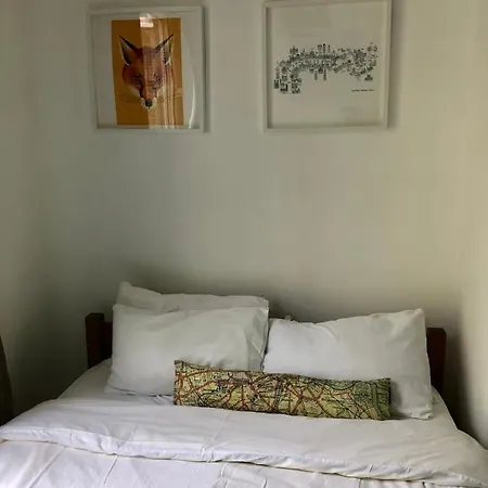 Olympia W14 Two-bedroom Londres