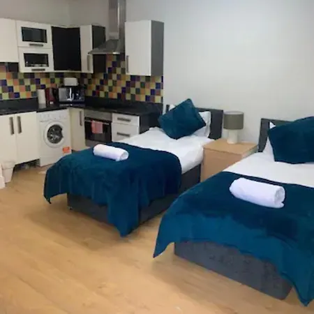 Beautiful With Free Parking Apartment