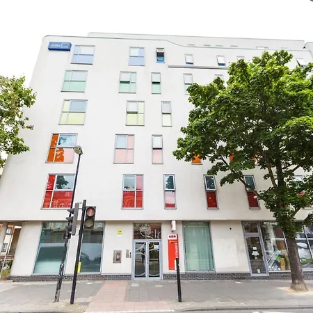 Bloomfield Court Apartment *