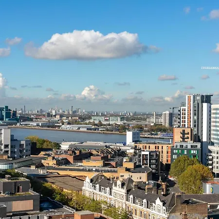 Apartment Skyvillion - 3bed Penthouse Near Airport, O2 Arena, Excel Centre With Parking *