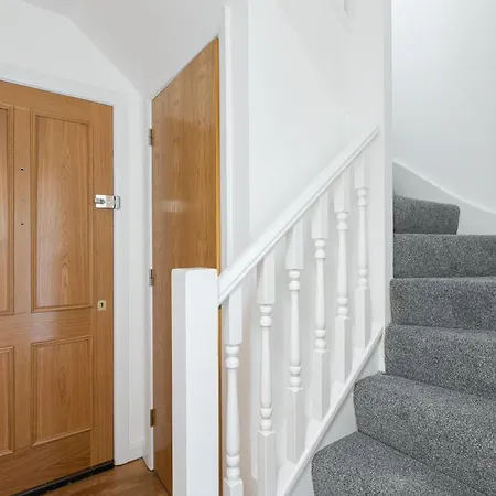 Skyvillion - 3bed Penthouse Near Airport, O2 Arena, Excel Centre With Parking London