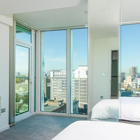 Skyvillion - 3bed Penthouse Near Airport, O2 Arena, Excel Centre With Parking Apartment *