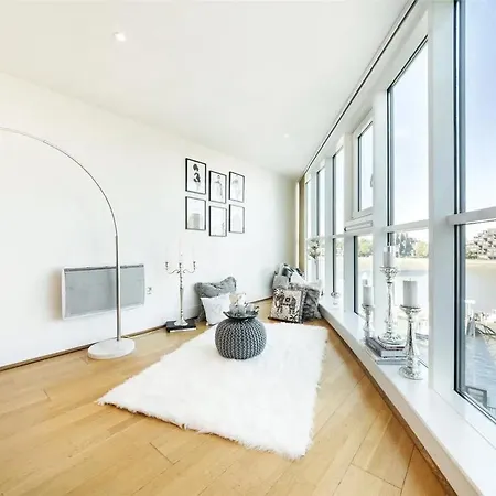 Apartment Panoramic Riverside Facing - 2 Bed - 2 Bath - 2 Balconies - In Nine Elms
