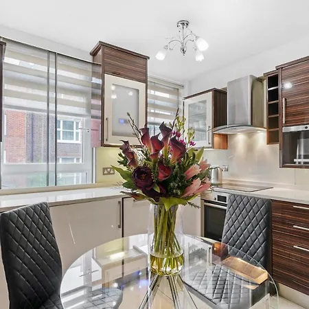 Baker Street Apartment London