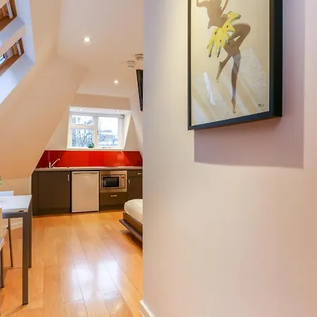 St House Serviced By Concept *