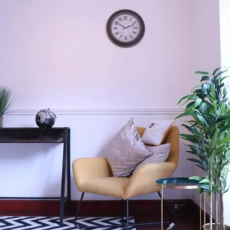 Holiday home Hale London