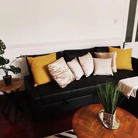 Holiday home Hale London