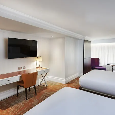 Hilton Hyde Park 4*