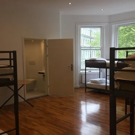 Barkston Earls Court Hostal