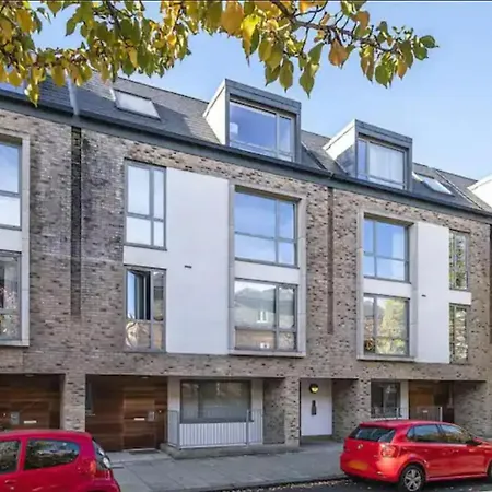 Brand New Flat In With Car Park