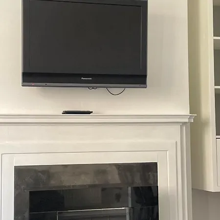 Bright And Spacious 2 Bedroom