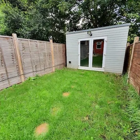 Apartment West Drayton Lovely 2-bedroom Ground Floor Flat With Garden Yiewsley