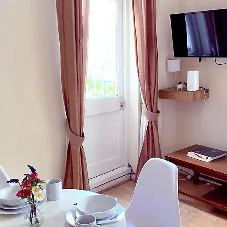Apartment Chelsea Terrace: Traditional Flat With Balcony London